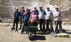 Parion Antik Kent kazılarından köylüler de kazanıyor
