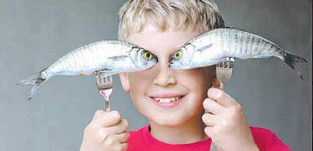 Çocuklara bol bol balık yedirin