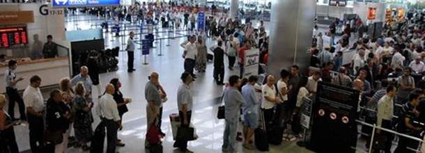 Hava trafiği ve yolcu sayısında artış sürüyor