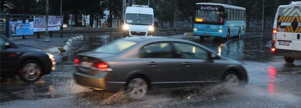 Yağmur ve kaza; İstanbul trafiği felç!