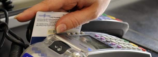 Kredi kartı düzenlemesi tüketiciyi paniğe soktu