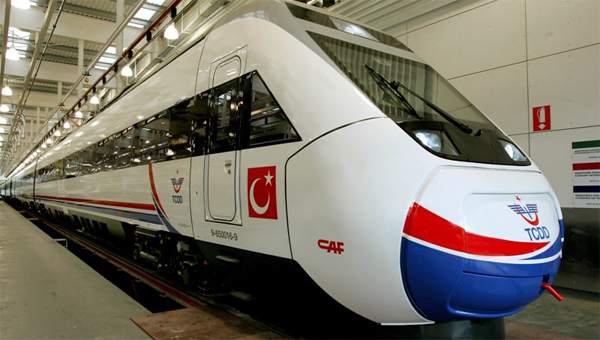 İstanbul-Ankara arası hızlı tren seferlerinin başlama tarihi belli oldu.