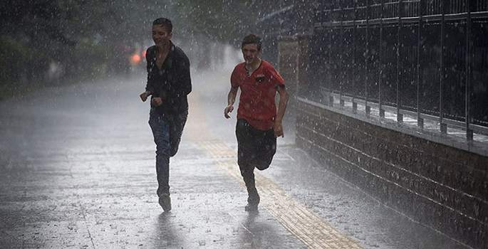 İstanbul'da yaz yağmuru sürprizi