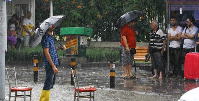 İstanbul'a '3 saat' kuvvetli yağış uyarısı