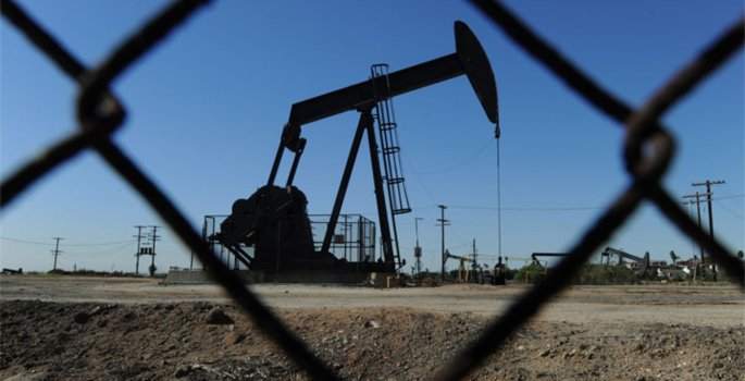 Stoklardaki sürpriz düşüş petrolü yükseltiyor