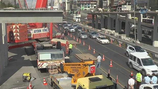 İstanbullulara kötü haber: E-5'de 'üst geçit' yoğunluğu