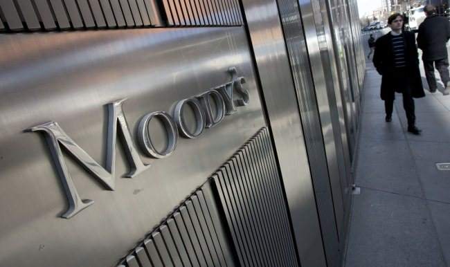 Moody's 14 bankanın notunu düşürdü