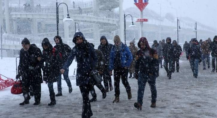 Meteoroloji İstanbul'daki kar yağışı için saat verdi