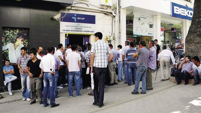 Sosyal yardım alanları işe alana teşvik geliyor