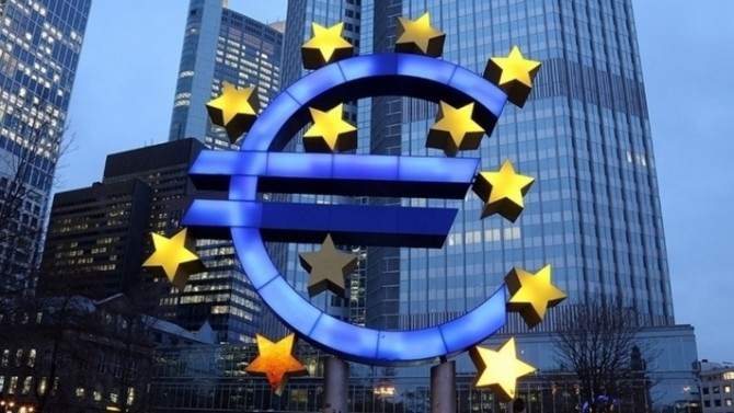 Euro Bölgesi'nde yatırımcı güveni zirveden döndü
