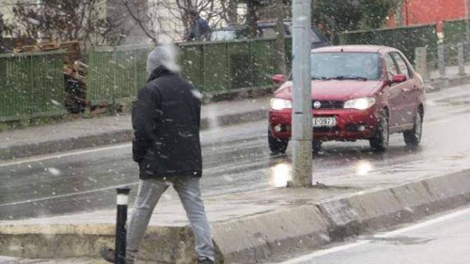İstanbul'a yılın ilk karı düştü