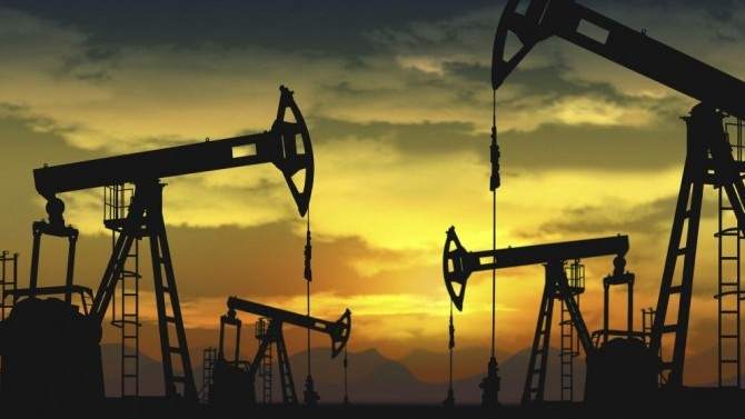 Petrol, OPEC raporu öncesi 65 doların altında