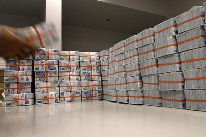 Bütçe 62 milyar lira açık verdi
