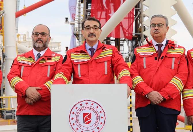 Mersin açıklarında sığ deniz sondaj çalışmalarına başlandı