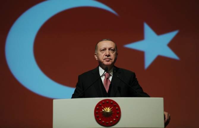 Erdoğan'dan yerli oto eleştirisi: Bizi oyalamayın, yabancıya gideriz