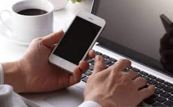 Öğrencilere vergisiz cep telefonu ve bilgisayar desteğinin başvuru şartları açıklandı