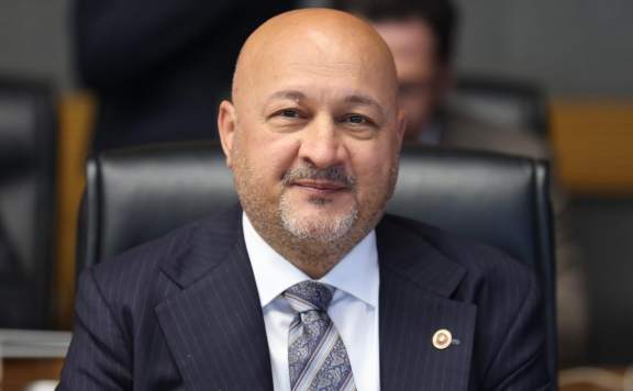 Deprem Bölgesi Ayağa Kalkıyor: 300 Bininci Konutun Anahtarı Teslim Ediliyor