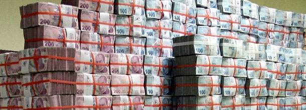 Hazine 6,4 milyar lira borçlandı