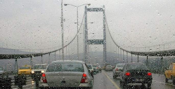 Yağmur, İstanbul trafiğini vurdu!