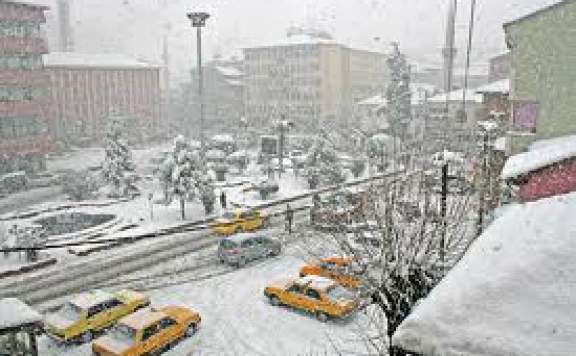 İstanbul'da kar yağışı aralıklarla devam ediyor