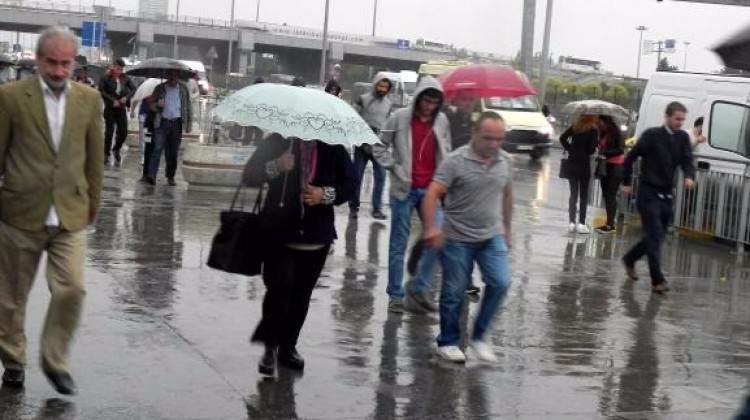 İstanbul yağmura hazırlıksız yakalandı!