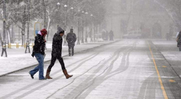 İstanbul'da öğle saatlerinden sonra karla karışık yağmur bekleniyor