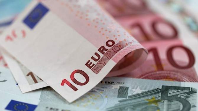 Euro ve altın rekor kırdı, dolar 3.90'ı gördü