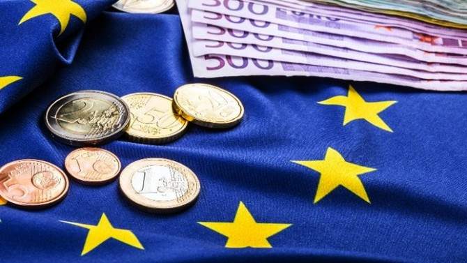 AB Komisyonu: Euro Bölgesi yüzde 2,3 büyüyecek